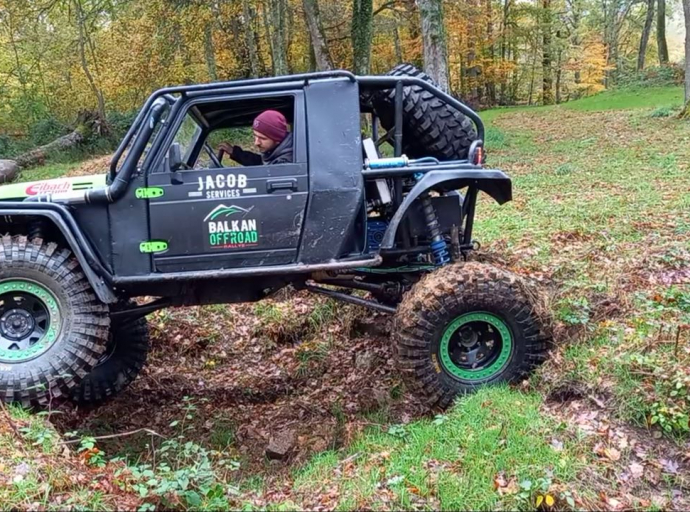 l'Xtrem 4x4 Royère de Vassivière  fait le plein